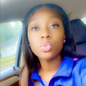 Meet your Posher, Monique